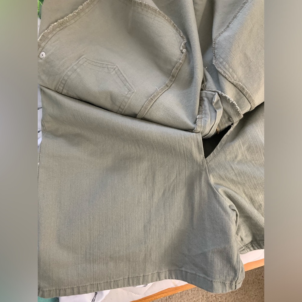 EUC Gloria Vanderbilt Olive Green Denim Skort Size 14 Spring Summer - Picture 11 of 11